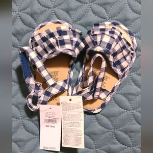 NWT Baby Gap Baby shoes (size 6-12 mths)
